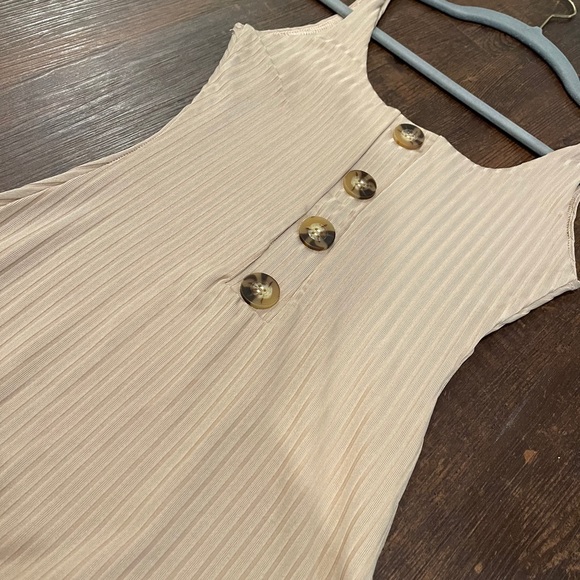 Pretty Little Thing- Ribbed Bodysuit ✨ - Picture 2 of 5